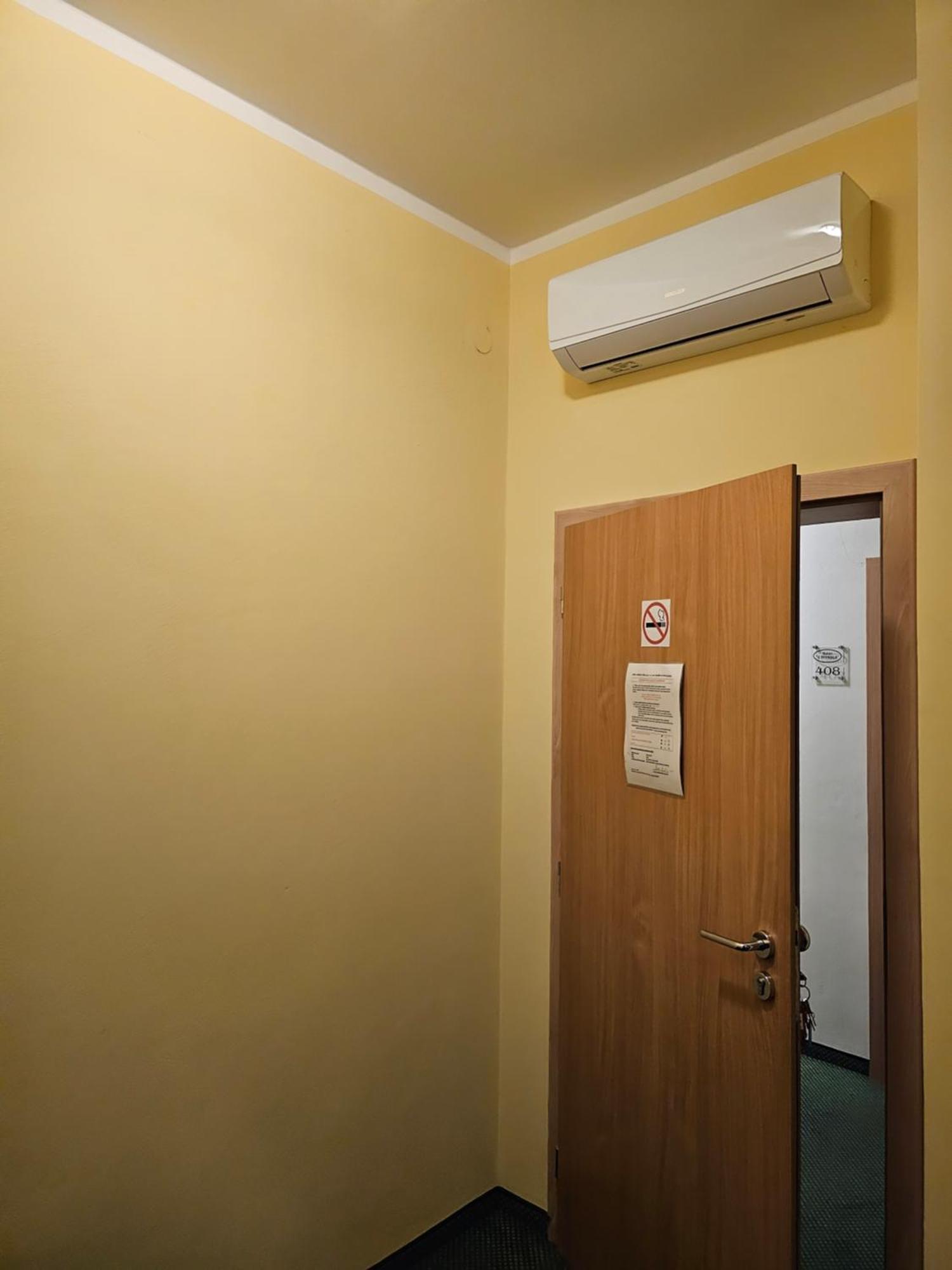 Hotel U Divadla ズノイモ エクステリア 写真