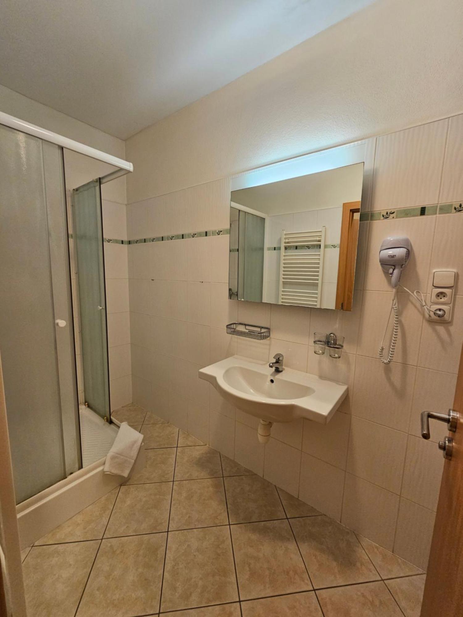 Hotel U Divadla ズノイモ エクステリア 写真