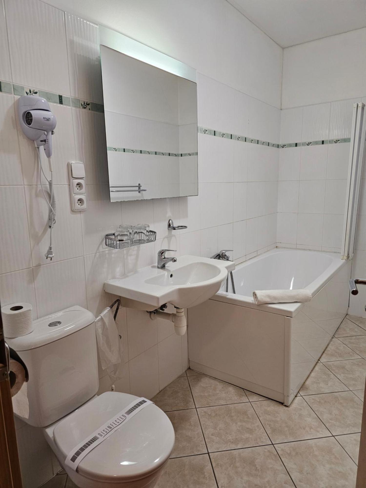 Hotel U Divadla ズノイモ エクステリア 写真