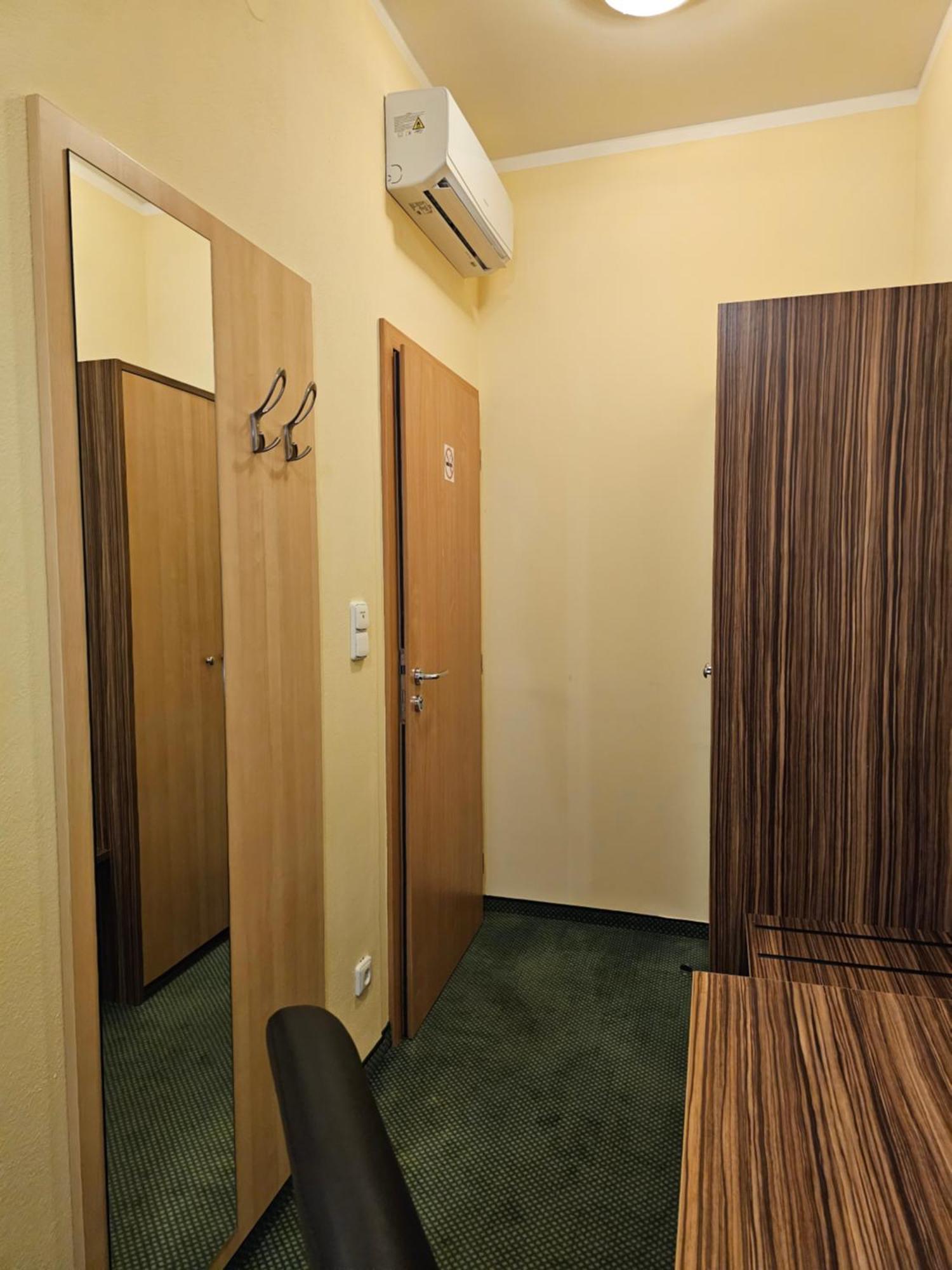 Hotel U Divadla ズノイモ エクステリア 写真
