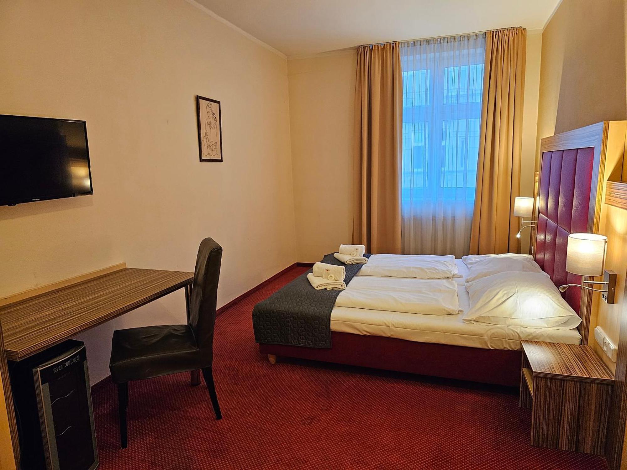 Hotel U Divadla ズノイモ エクステリア 写真