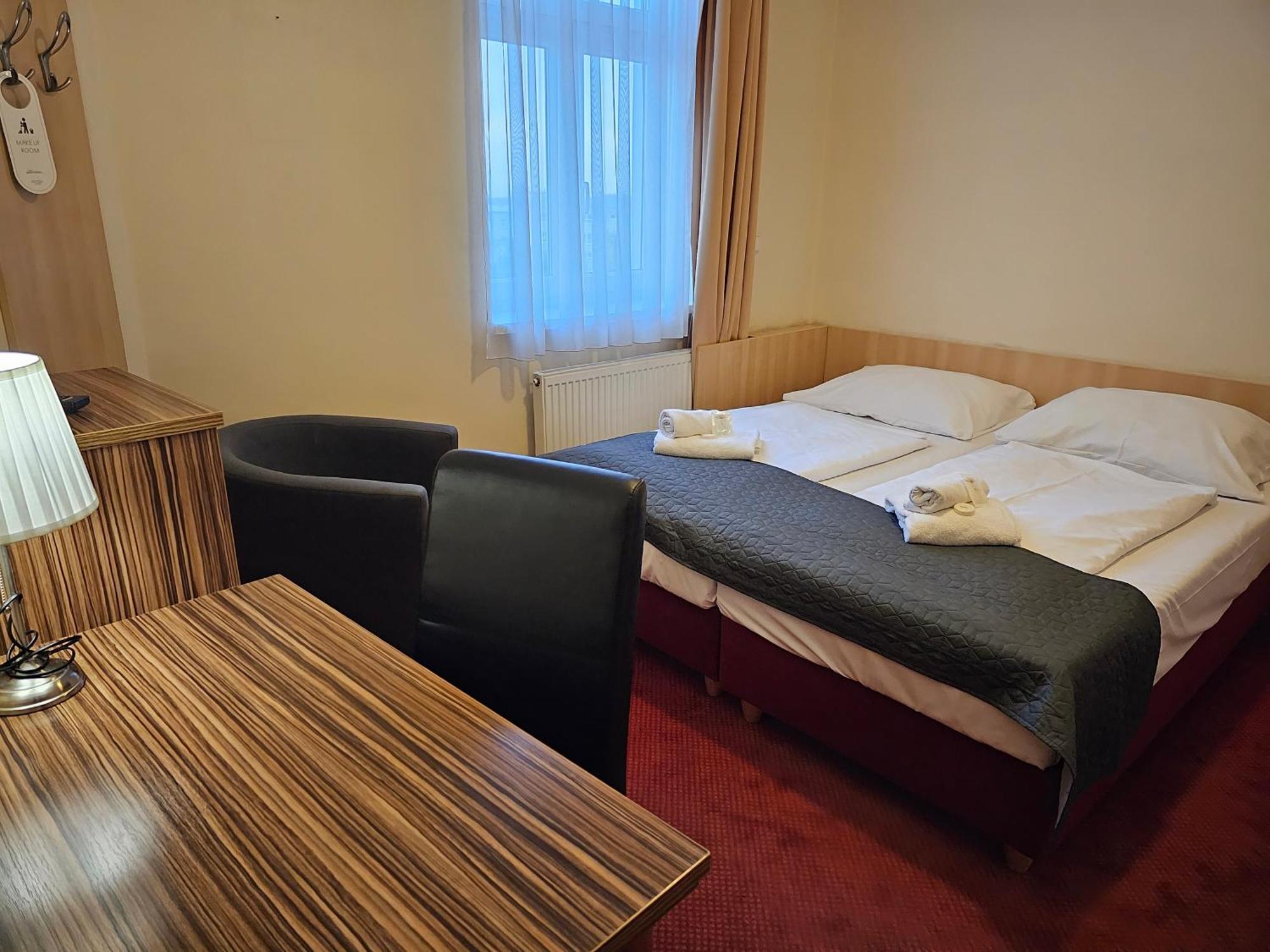 Hotel U Divadla ズノイモ エクステリア 写真