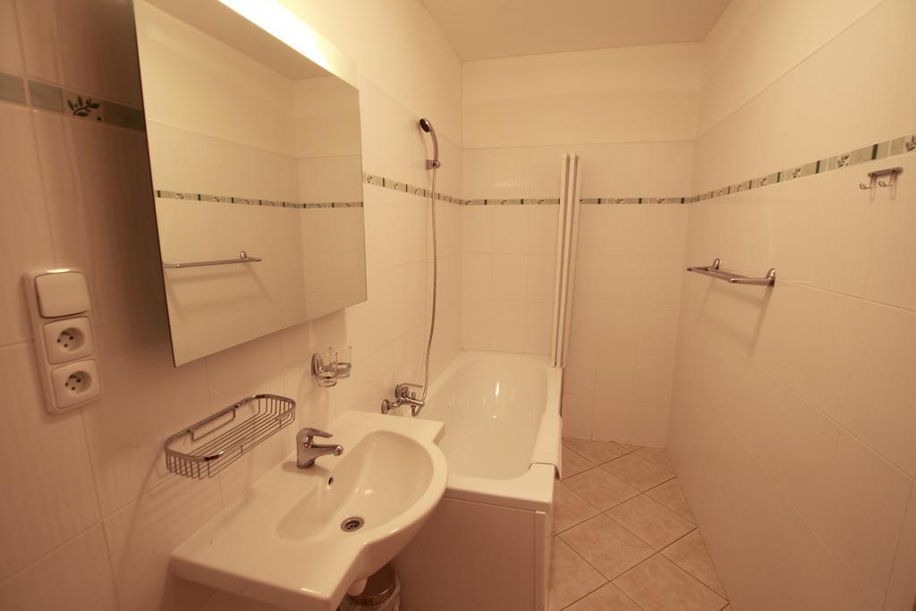 Hotel U Divadla ズノイモ エクステリア 写真
