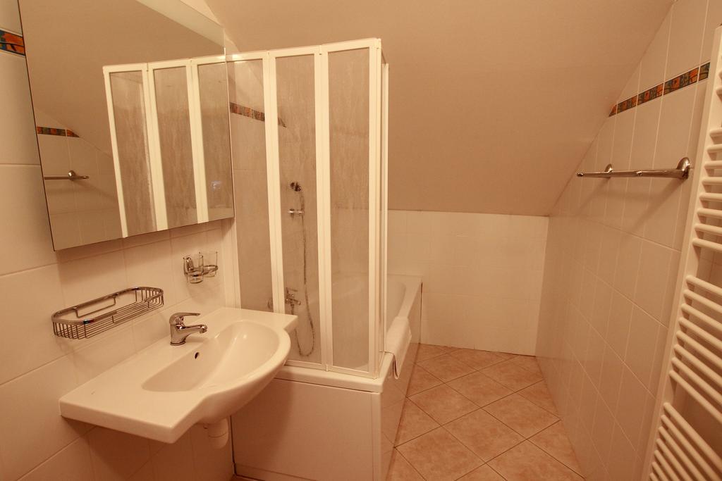 Hotel U Divadla ズノイモ エクステリア 写真