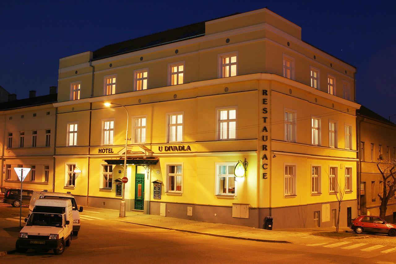 Hotel U Divadla ズノイモ エクステリア 写真